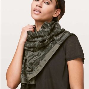 Lululemon camo vinyasa scarf